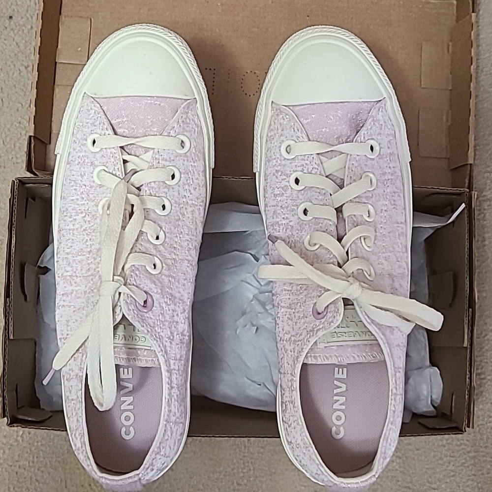Converse Chuck Taylor All Star OX pink low top size 9